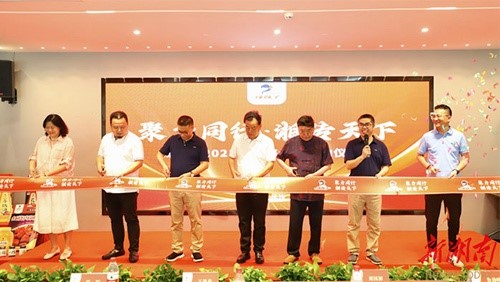 泰斗助陣，辣妹子夯實湘味復(fù)合調(diào)味醬賽道護城河